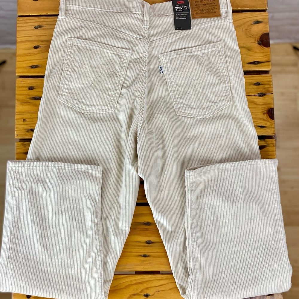 Levi’s Corduroys 32x27 Ribcage Ankle Straight